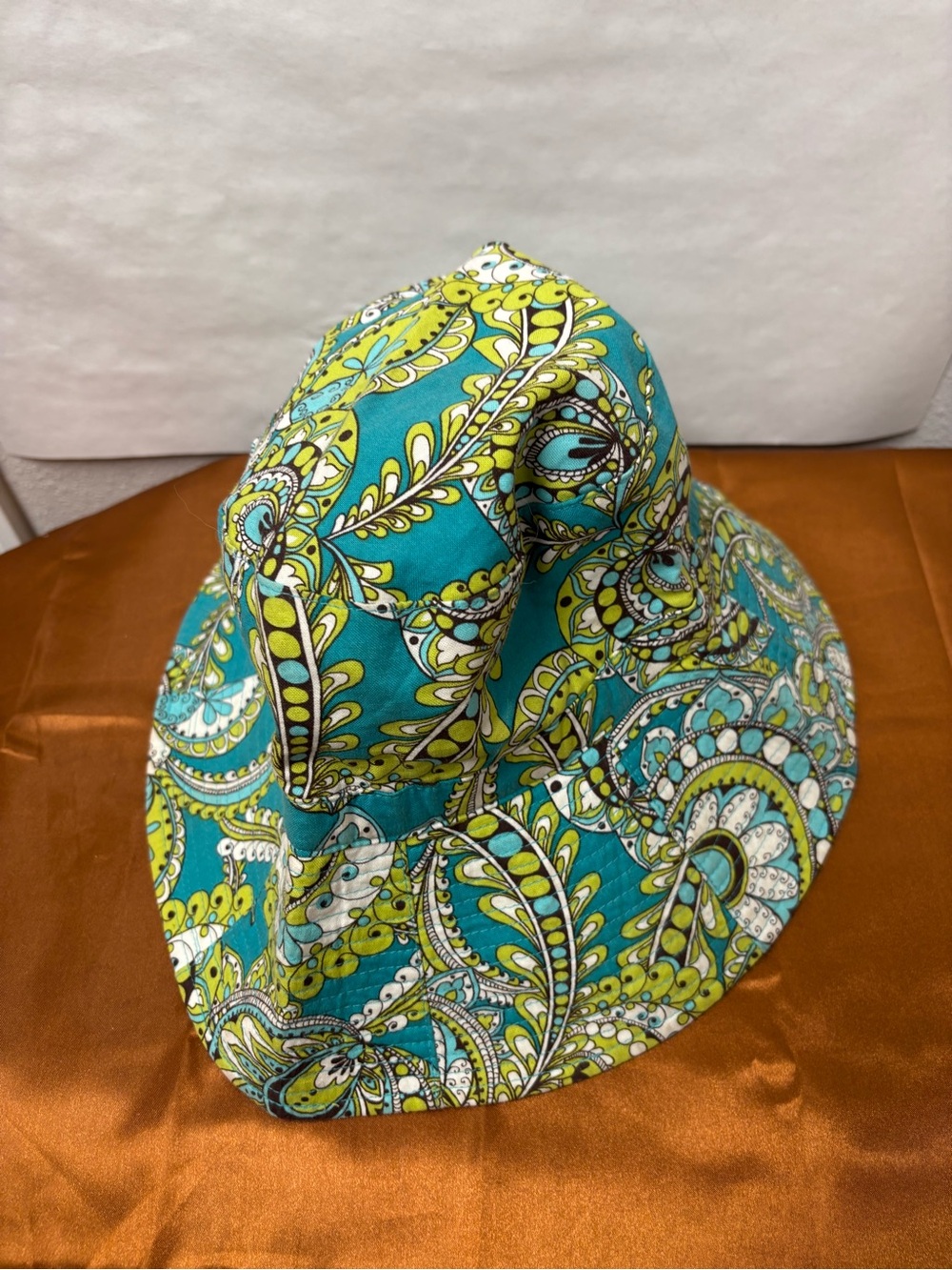 Vera Bradley Peacock (retired in 2008) Pattern Bucket Hat Like perfect summer